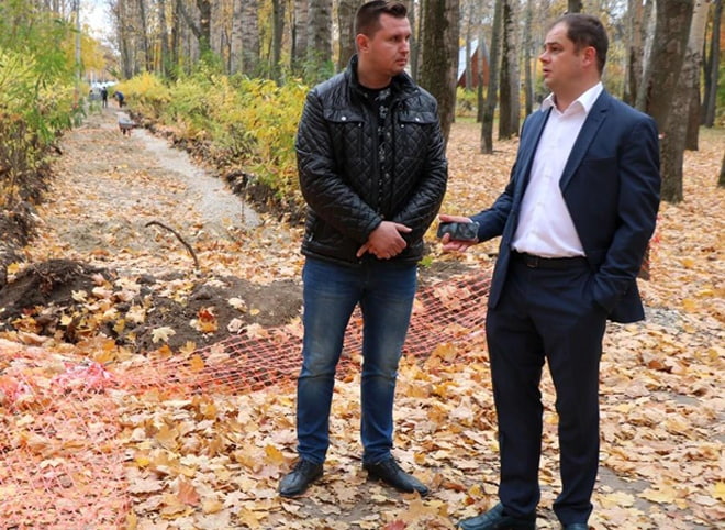 Вице-мэр Рязани проинспектировал ремонтные работы в парке Гагарина