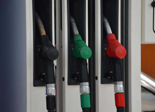 С 1 мая в России начинает действовать новая формула цены на бензин