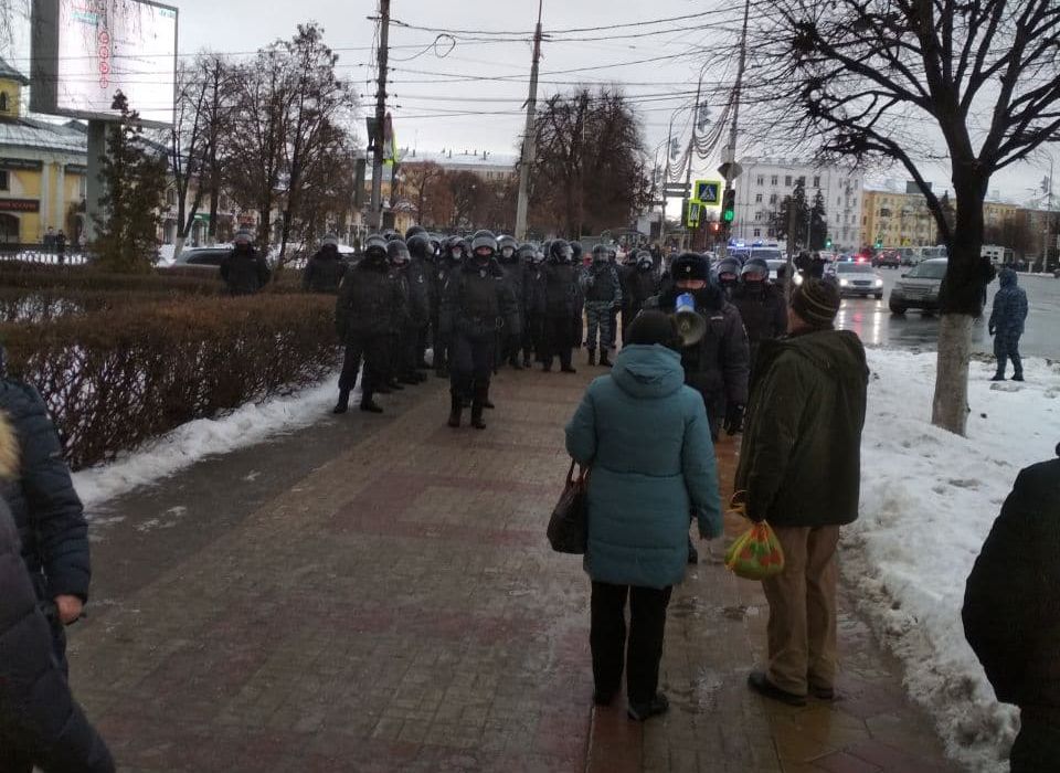 Протестующим не дали пройти к площади Ленина