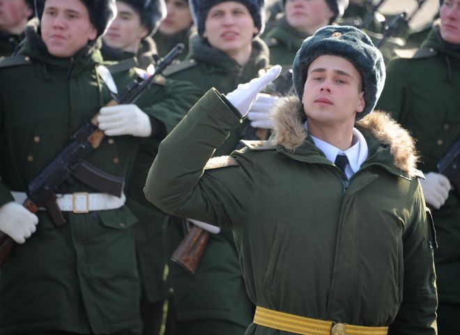 ВЦИОМ: все больше россиян считают 23 февраля праздником военных