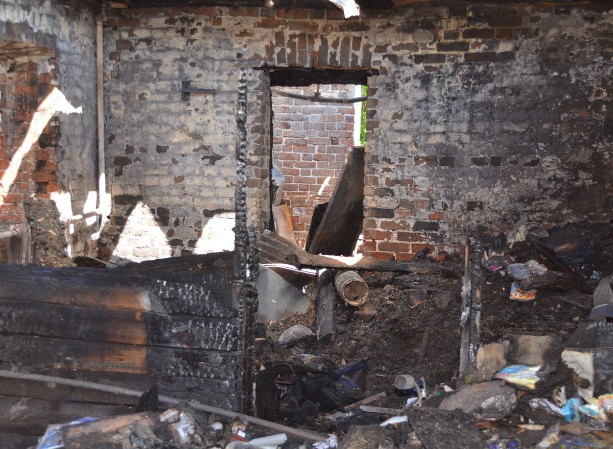 Опубликованы фотографии с места трагического пожара в Рязанской области