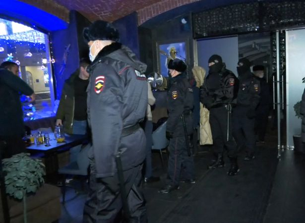 Рязанские полицейские провели рейд по кафе на улице Почтовой