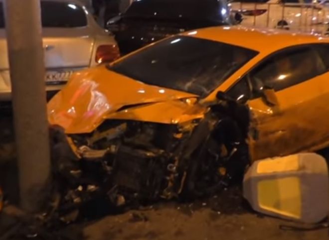 Lamborghini попала в серьезное ДТП в центре Москвы (видео)
