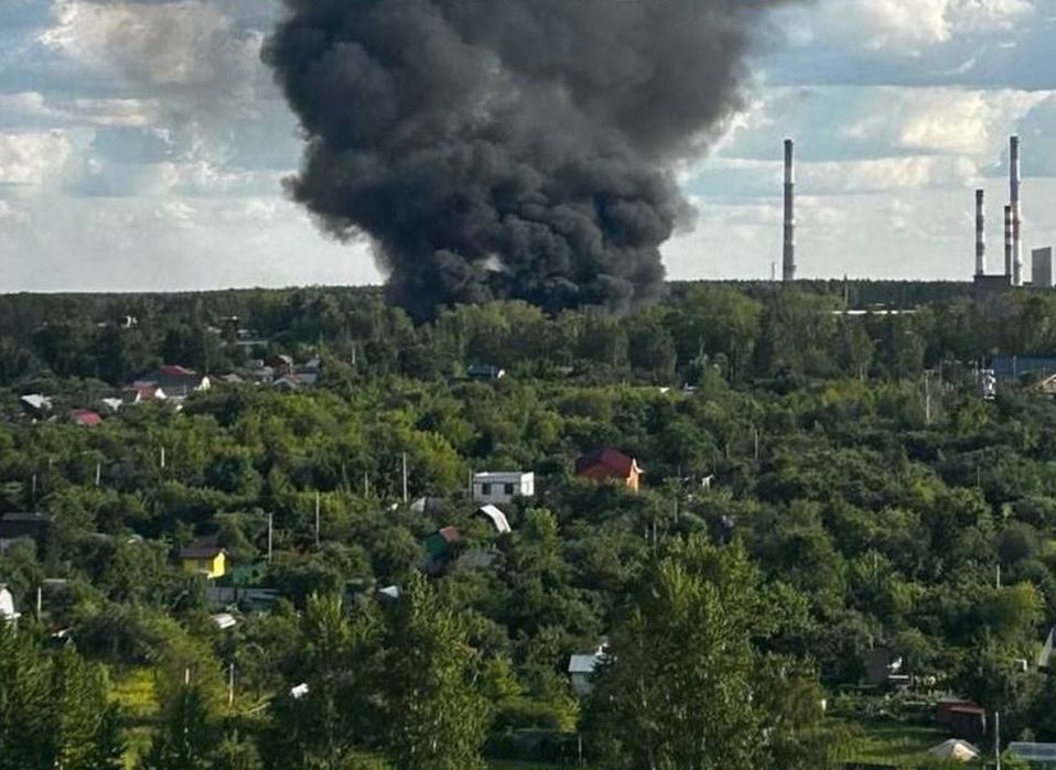 Склад на улице Связи потушили