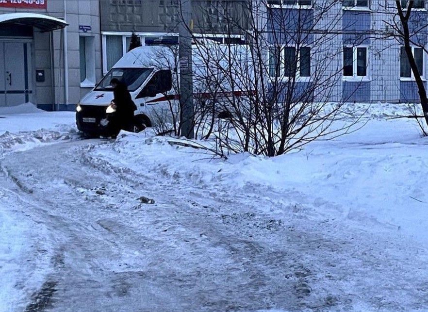 В Рязани из-за бездействия управляющей компании увязла в снегу скорая помощь