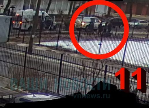 В Новгороде возле больницы четыре часа умирал мужчина (видео)