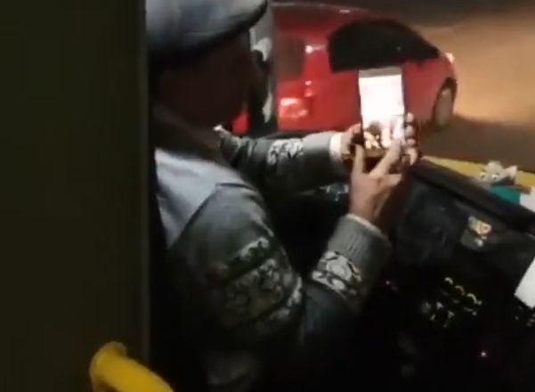 В сети появилось видео конфликта пассажиров рязанской маршрутки с водителем