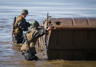 Трое морских пехотинцев погибли на учениях «Восток-2014»