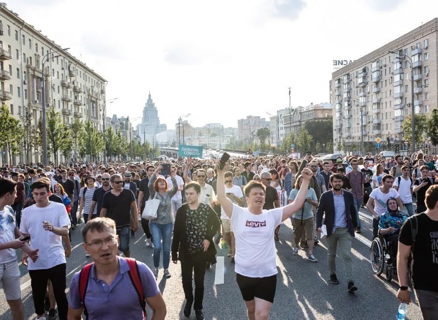 Яшин, Гудков и Соболь отпущены и едут митинговать в центр Москвы