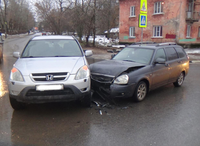 На улице Ленинского Комсомола столкнулись Honda и Lada, пострадал ребенок
