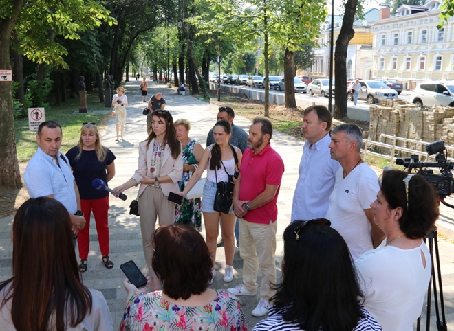 Депутаты обсудили проблемы, возникшие при ремонте Верхнего городского парка