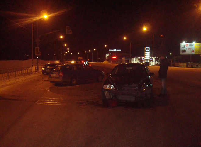 На Касимовском шоссе столкнулись две иномарки, пострадала 11-летняя девочка