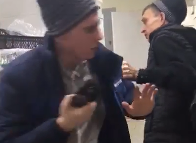 Молодой рязанец вступил в конфликт с персоналом «Пятерочки» (видео)