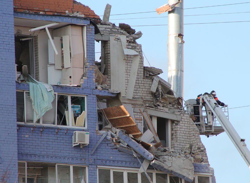 Из-под завалов дома в Рязани извлекли еще четыре трупа