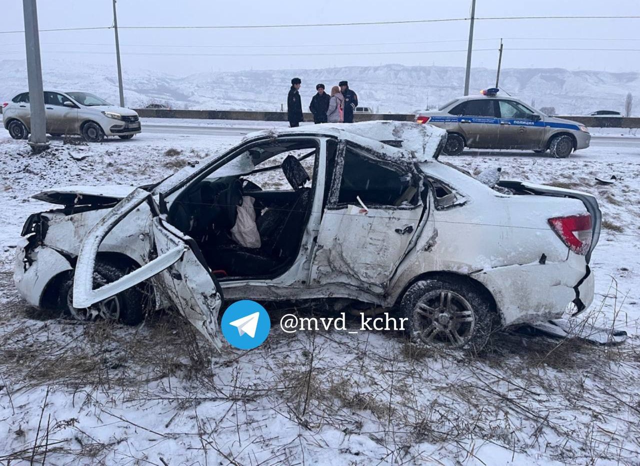 В Карачаево-Черкесии молодые люди попали в страшное ДТП во время стрима