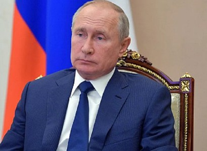 Россиянка продает визитку Путина за полмиллиона