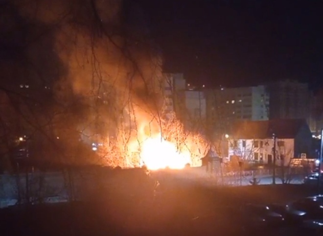 Пожар на улице Татарской тушили три единицы техники и девять человек