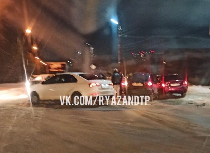 На Михайловском шоссе столкнулись четыре автомобиля
