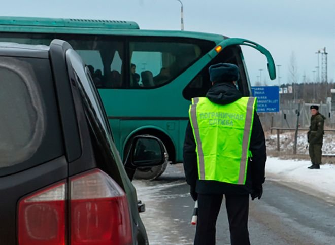 В Ленинградской области перевернулся экскурсионный автобус, три человека погибли