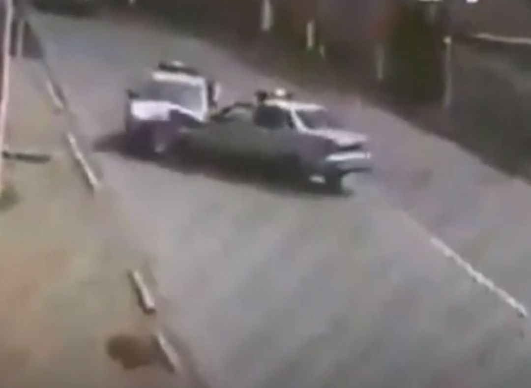 В Назрани во время погони за нарушителем столкнулись два автомобиля ДПС (видео)