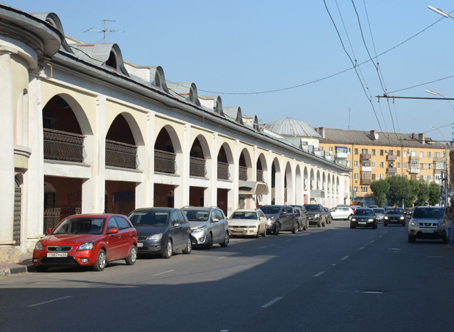 Торговые ряды на площади Ленина продали за 80 млн рублей