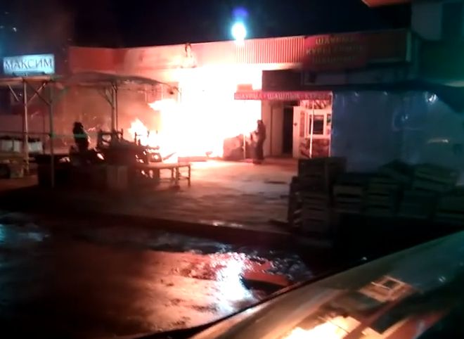 Опубликовано видео пожара у ТЦ «Полетаевский»
