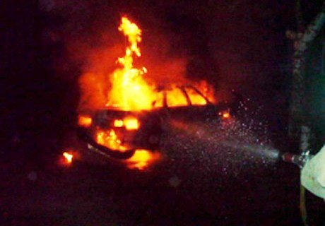 В поселке Элеватор в Рязани ночью загорелся автомобиль
