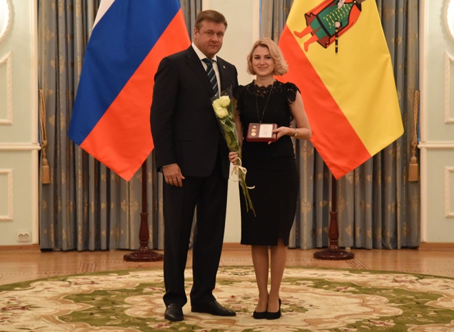 Губернатор Николай Любимов наградил активистов добровольческого движения