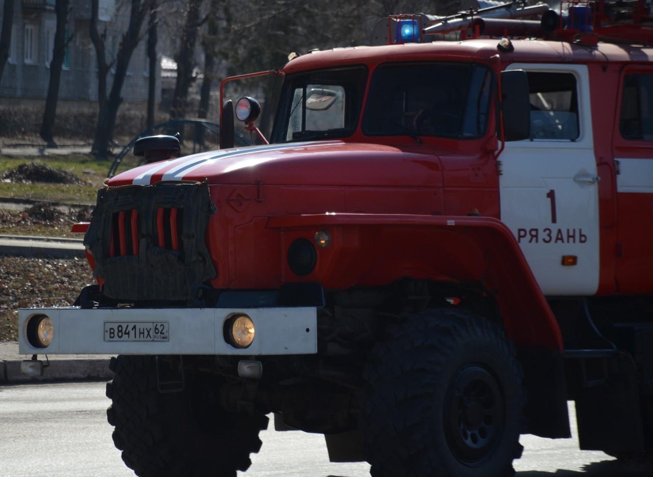 На Ряжском шоссе произошел пожар в заводском цеху