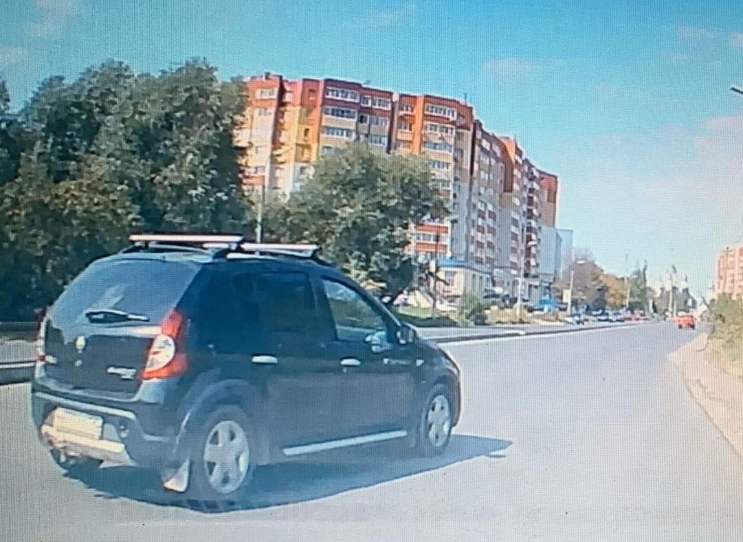 На улице Новоселов рязанка врезалась в столб из-за внезапно выехавшего водителя