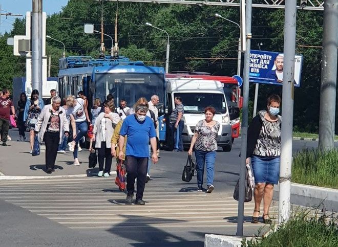 На Московском шоссе столкнулись троллейбус и маршрутка