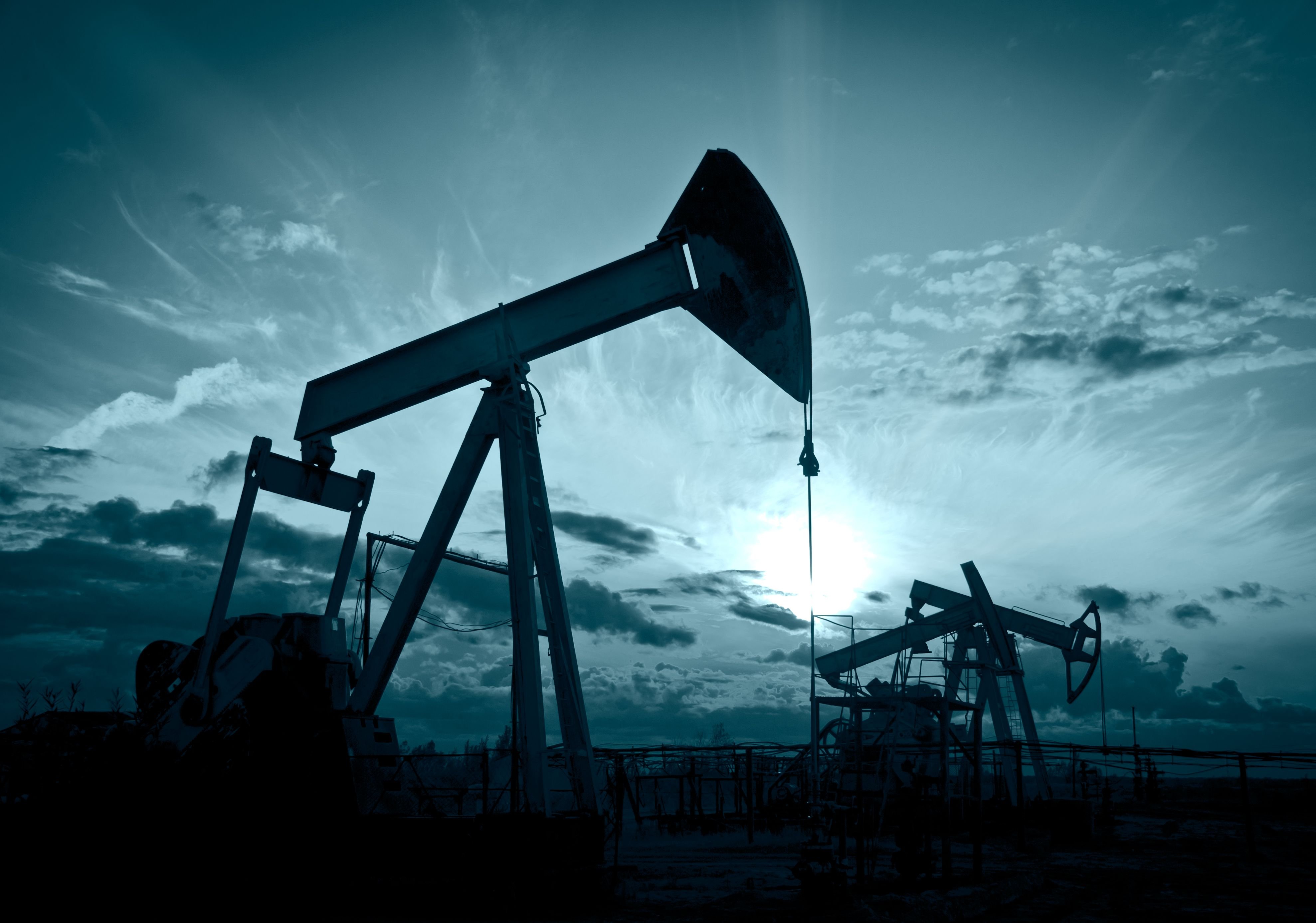 Мировые цены на нефть перешли к снижению