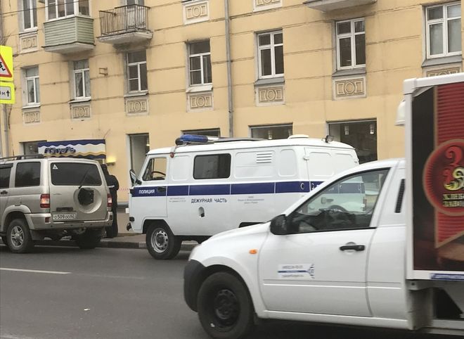 Оцепление жилых помещений. Полиция в центре Рязани.