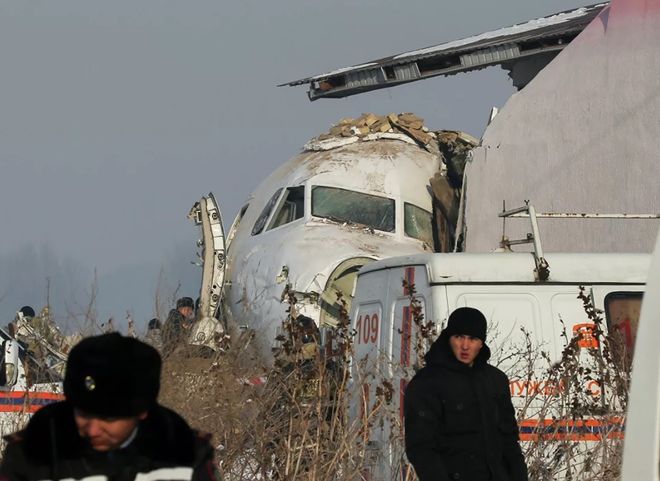 Названы возможные причины крушения самолета в Казахстане