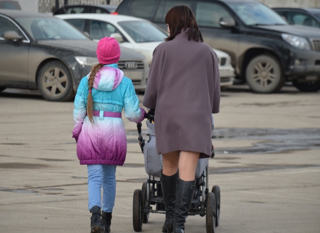 Рязанские власти сообщили об автоматическом продлении выплат на первого ребенка
