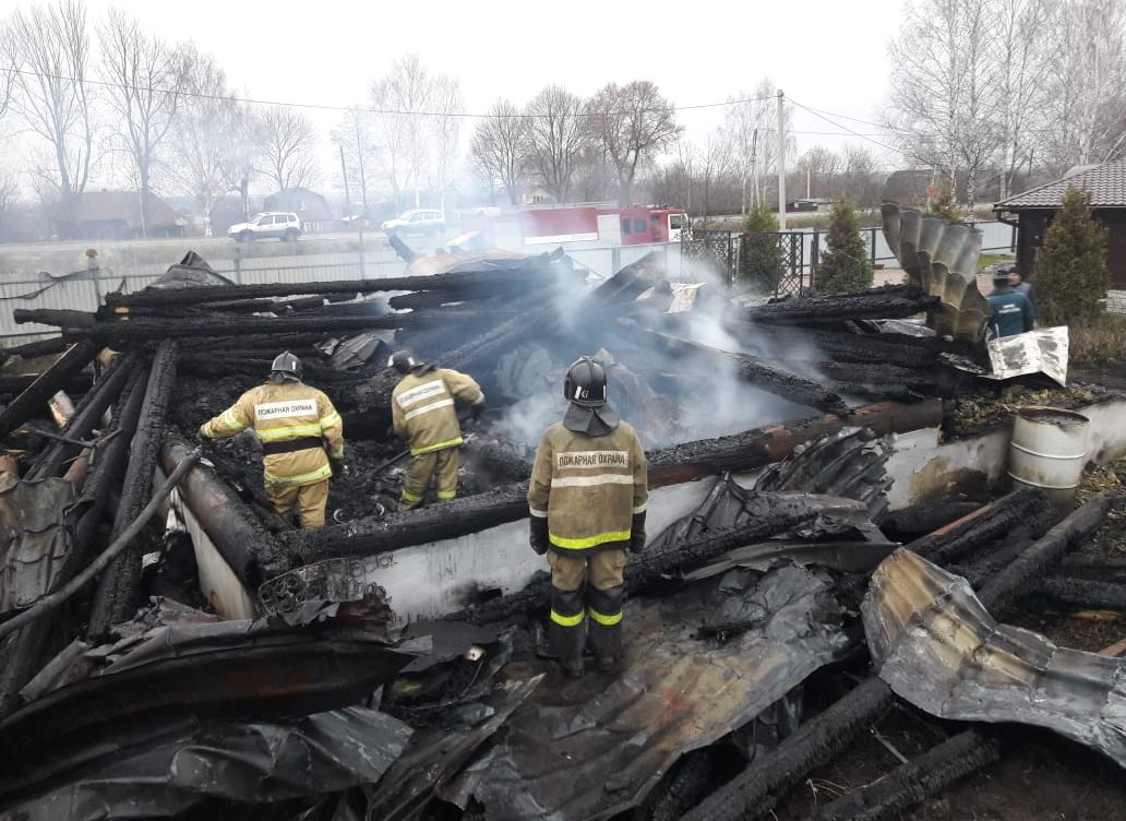 Взрослые сумели спастись из пожара под Шиловом, в котором погибли трое детей
