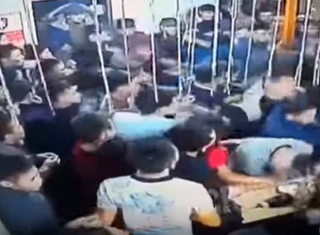 В сети появилось видео массовой драки в ночном клубе в Якутии