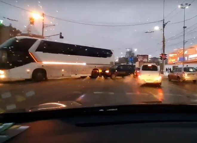 Из-за аварии на Московском шоссе образовалась крупная пробка