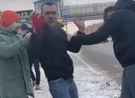 Полицейские задержали рязанца, разбившего окно в маршрутке на Московском шоссе