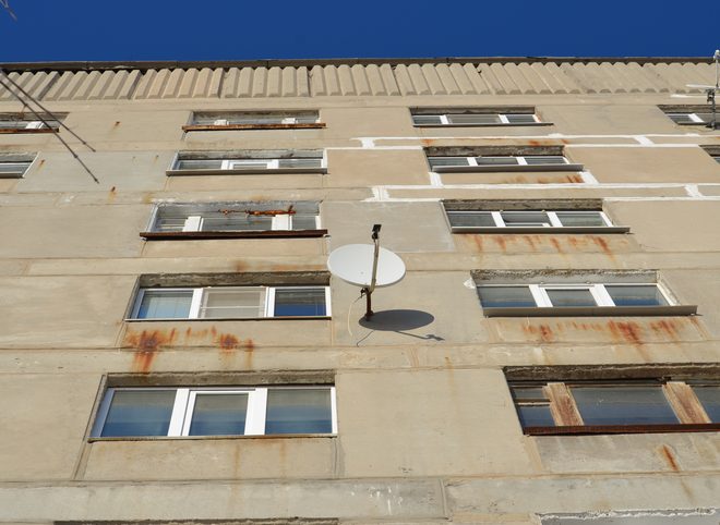На улице Зубковой мужчина погиб, выпав из окна восьмого этажа