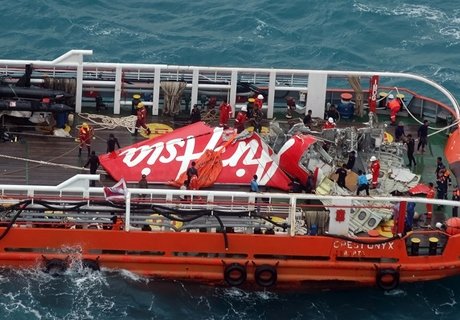 Со дна моря поднят хвост лайнера AirAsia