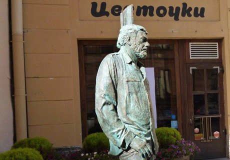 В Петербурге открыли памятник Сергею Довлатову