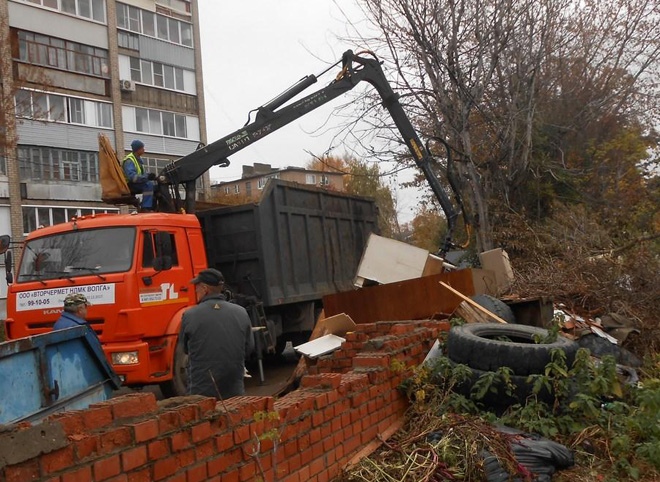 В Рязани продолжаются работы по ликвидации несанкционированных свалок мусора