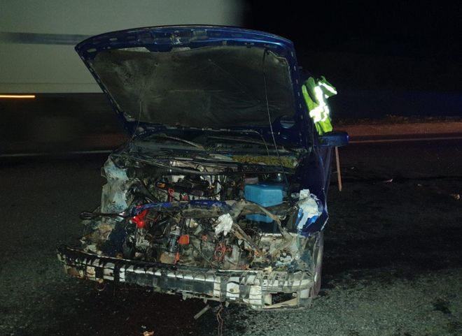 В Спасском районе Volkswagen влетел в отбойник