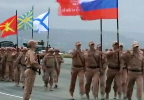 На авиабазе РФ в Сирии состоялся военный парад