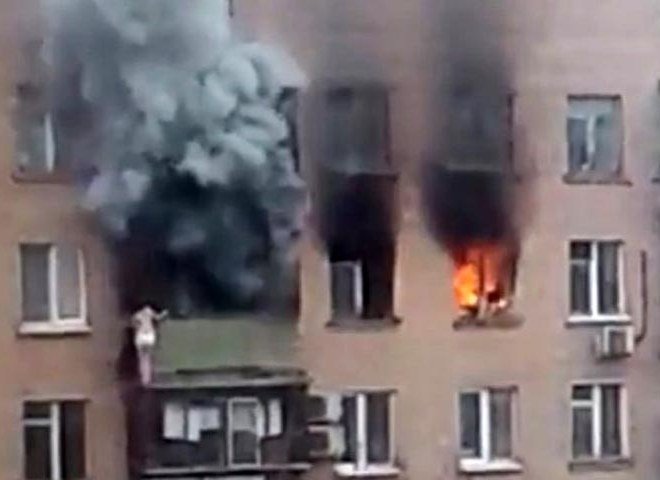 В Москве женщина прыгнула с восьмого этажа горящей высотки (видео)