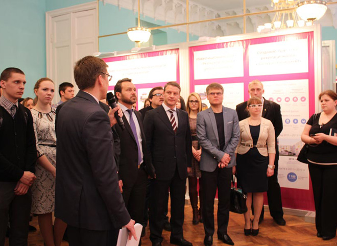 Депутаты регионального парламента приняли участие в открытии выставки, приуроченной к ежегодному отчету губернатора