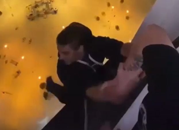 В рязанском ЖК «Метропарк» молодой человек повис на высоте 24-го этажа ради видео