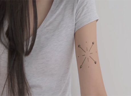 Ученые создали татуировку, тестирующую здоровье