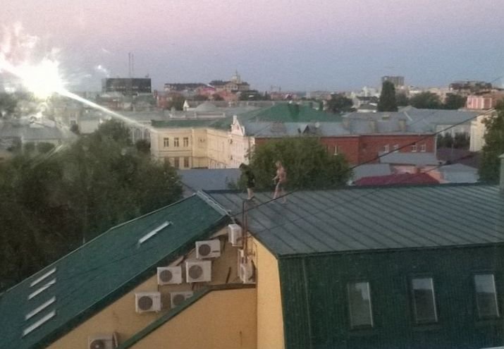 В полиции прокомментировали прогулку детей по крыше в центре Рязани